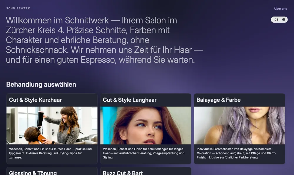 Screenshot der Buchungsseite des Coiffeur-Salons Schnittwerk mit dunklem Design und Behandlungsauswahl