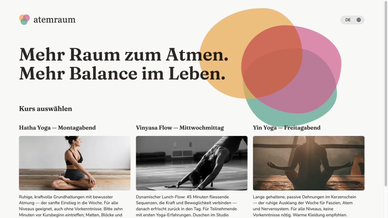 Screenshot der Atemraum-Yoga-Buchungsseite mit farbiger Gestaltung, Kursen und festen Terminen